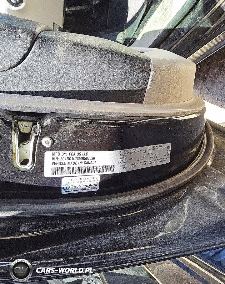 2021 Chrysler Pacifica Hybrid Touring L VIN:2C4RC1L78MR507530 - 13