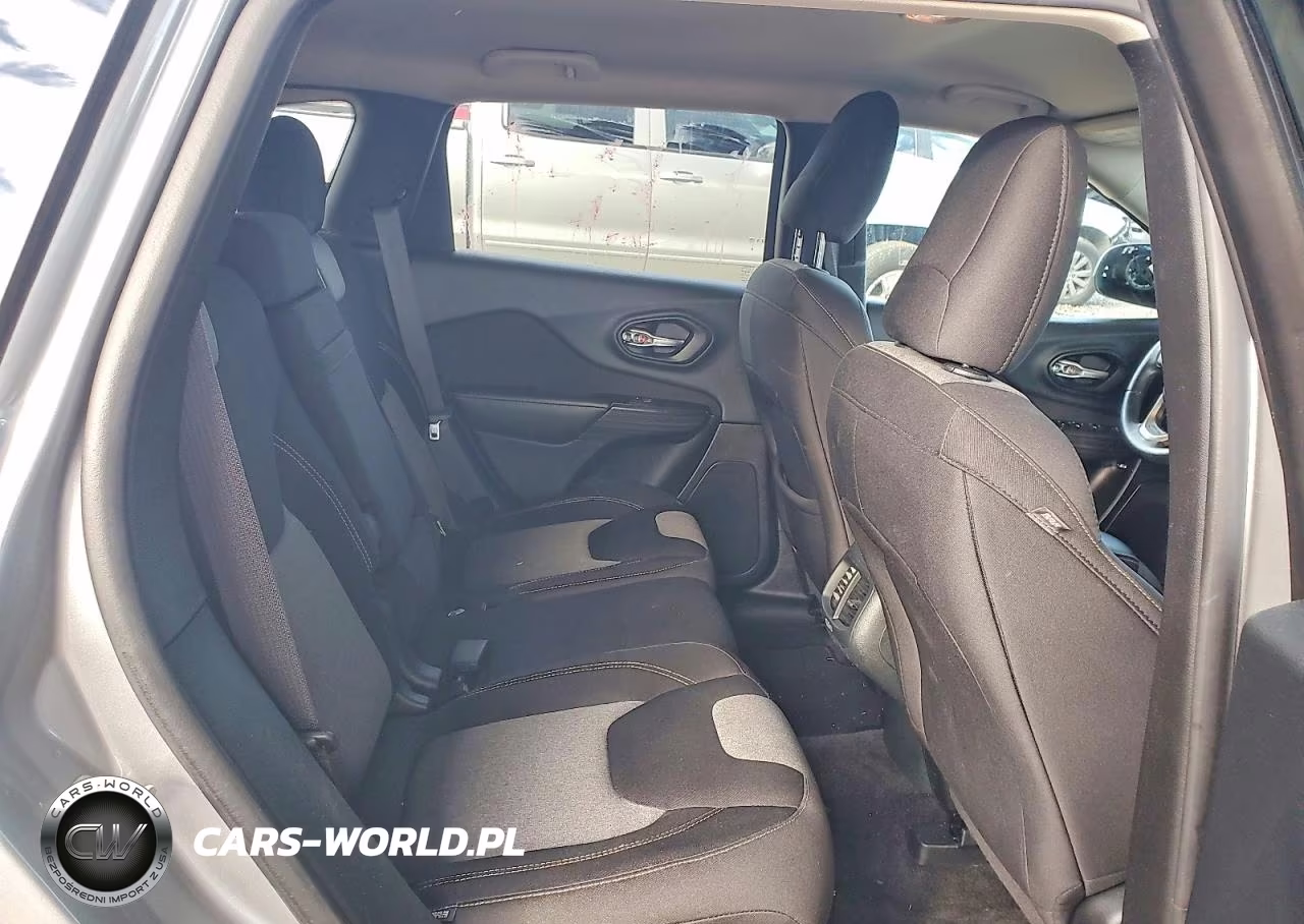 2015 Jeep Cherokee Sport VIN:1C4PJLAB9FW637195 - 10