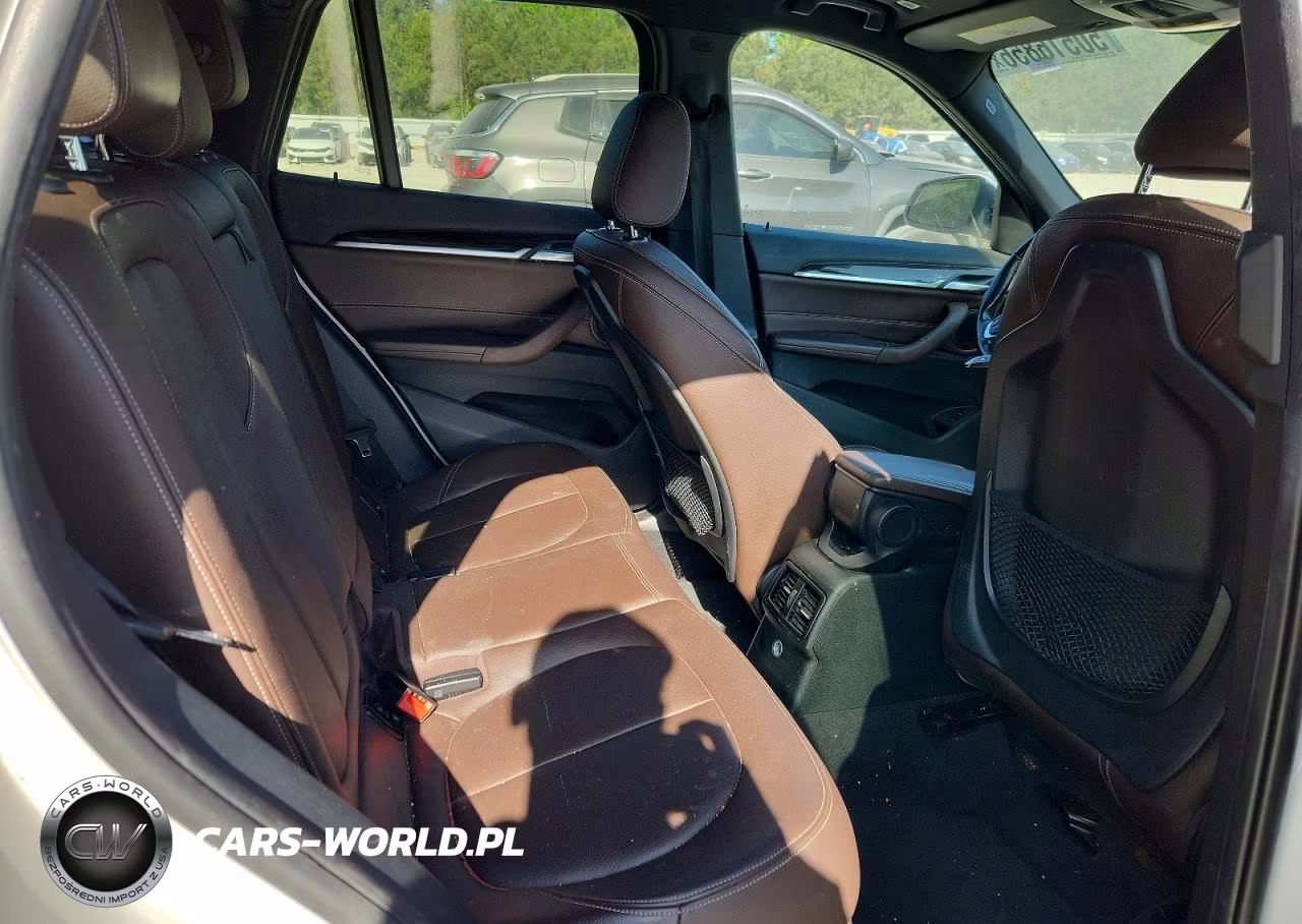 2018 BMW X1 xDrive28I VIN:WBXHT3C36J5K25354 - 11