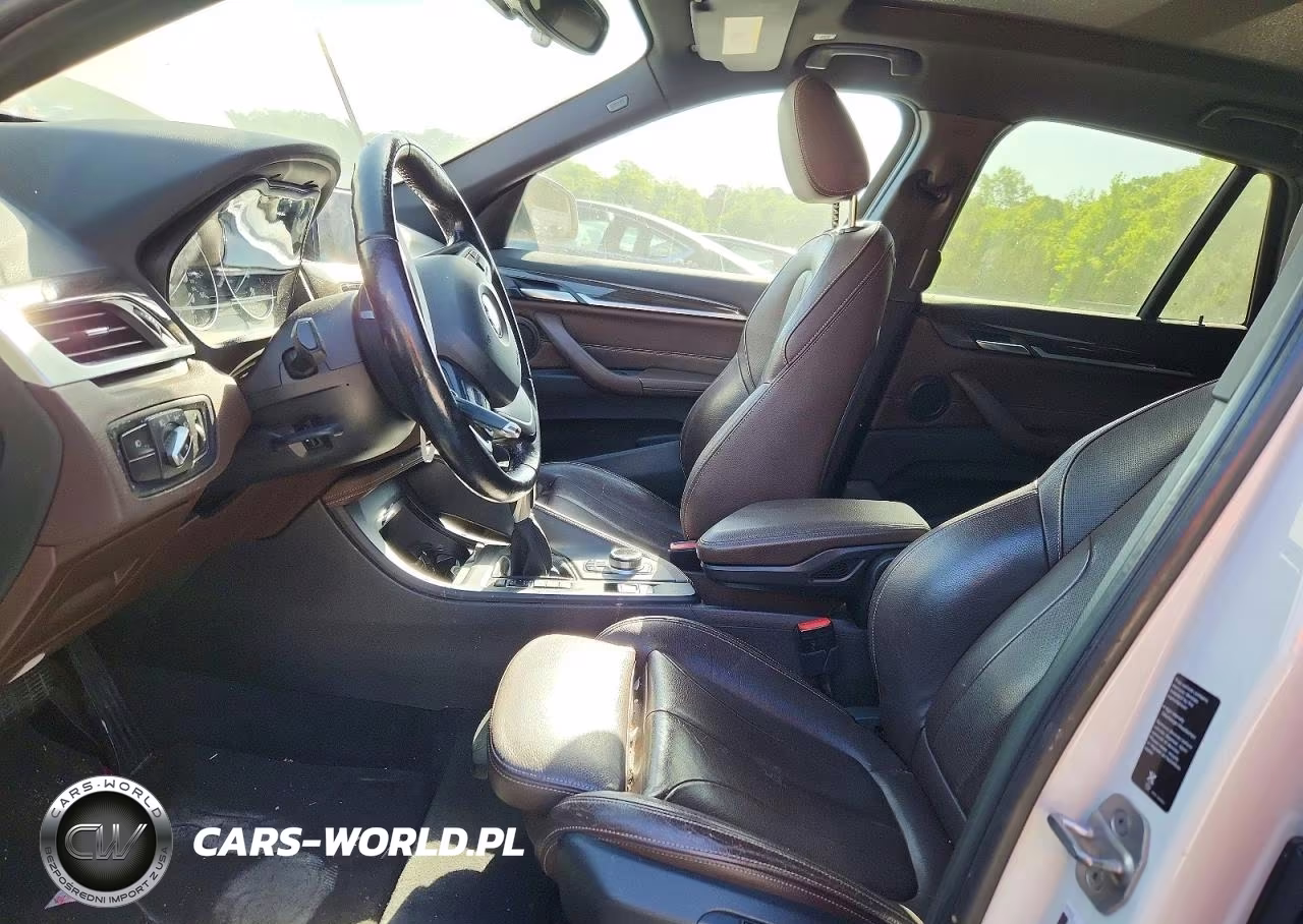 2018 BMW X1 xDrive28I VIN:WBXHT3C36J5K25354 - 7