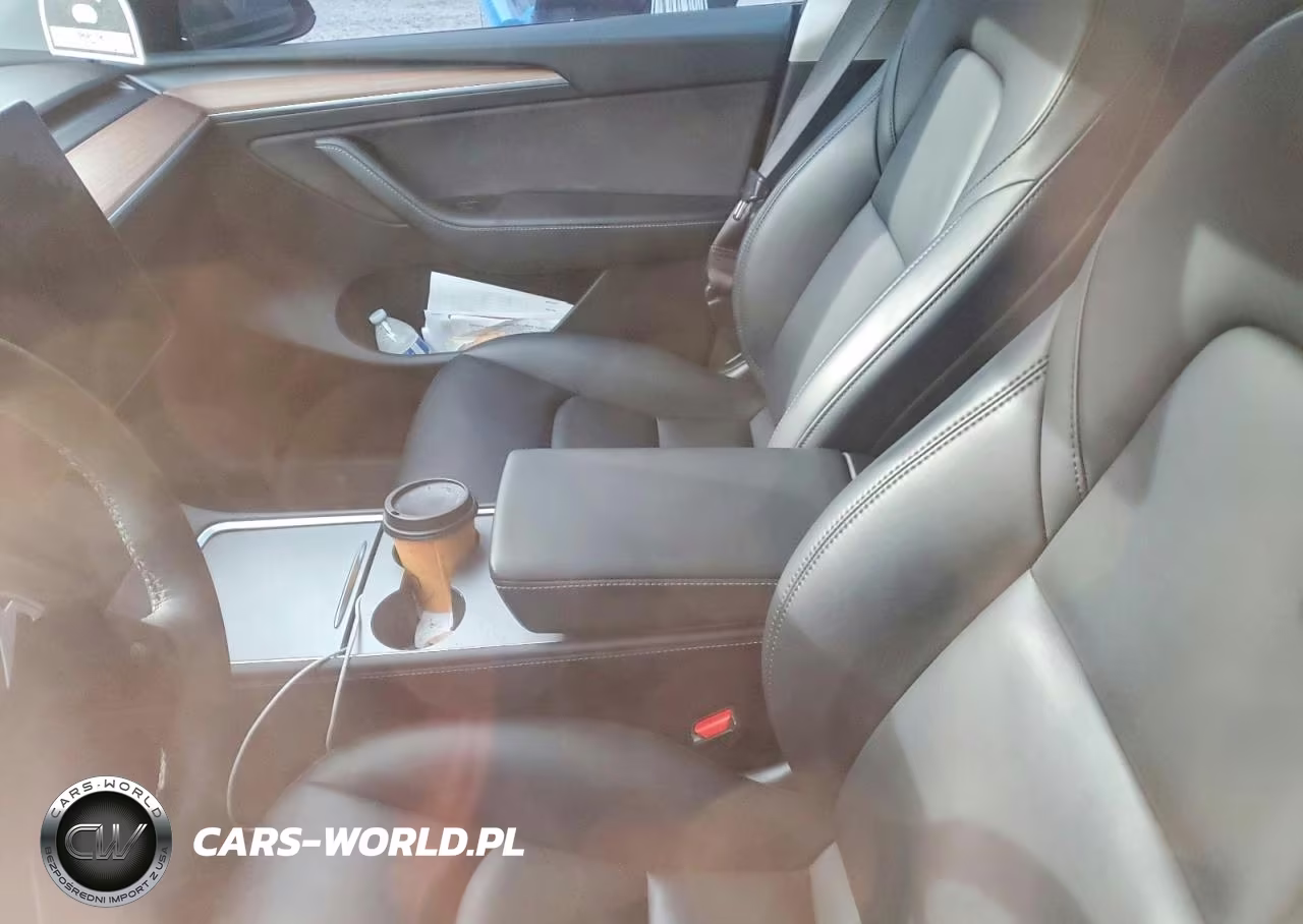 2025 Tesla Model Y VIN:7SAYGAEE2SF239064 - 9