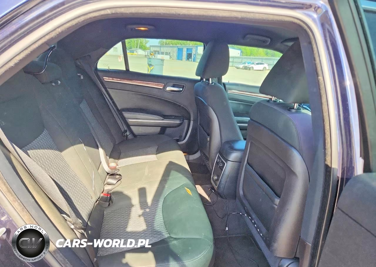 2012 Chrysler 300 VIN:2C3CCAAG2CH206169 - 10