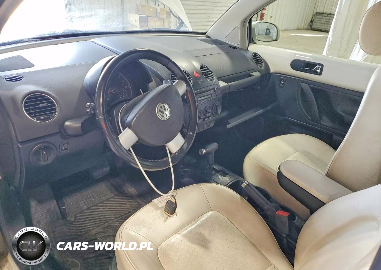 2008 Volkswagen New Beetle Triple White VIN:3VWFG31C28M524725 - 8