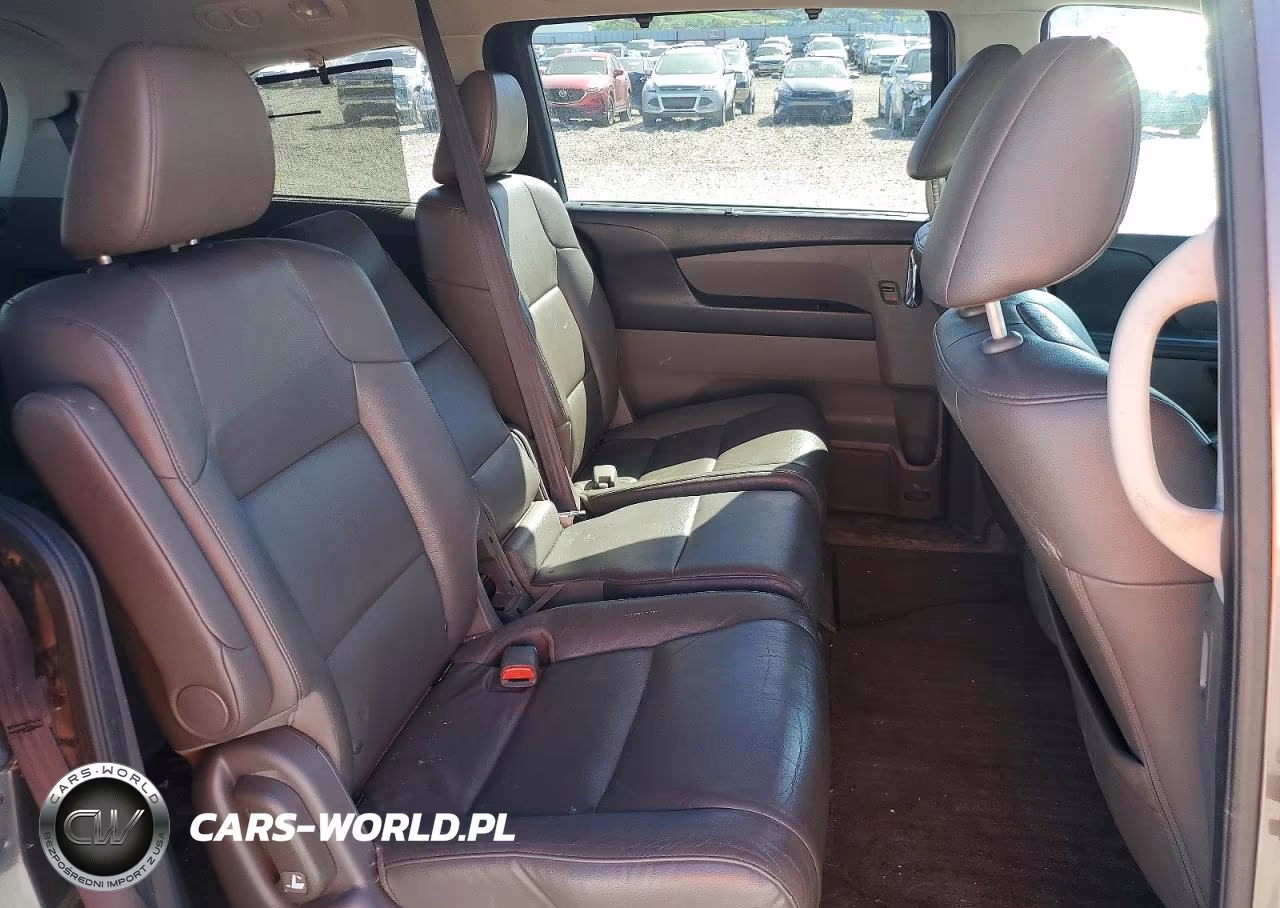 2016 Honda Odyssey Touring VIN:5FNRL5H95GB041623 - 10