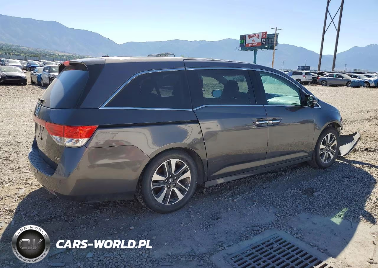 2016 Honda Odyssey Touring VIN:5FNRL5H95GB041623 - 3