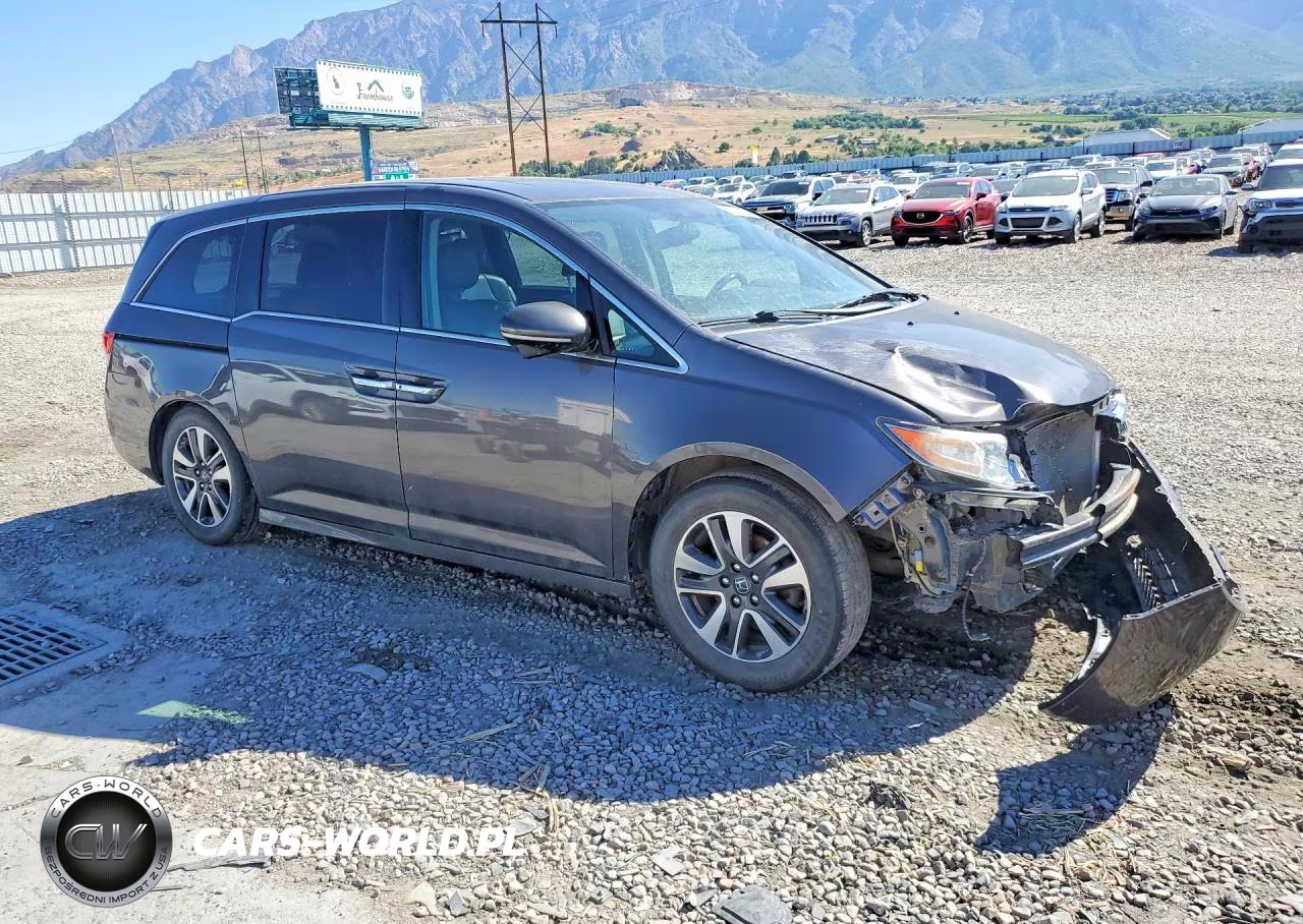 2016 Honda Odyssey Touring VIN:5FNRL5H95GB041623 - 4