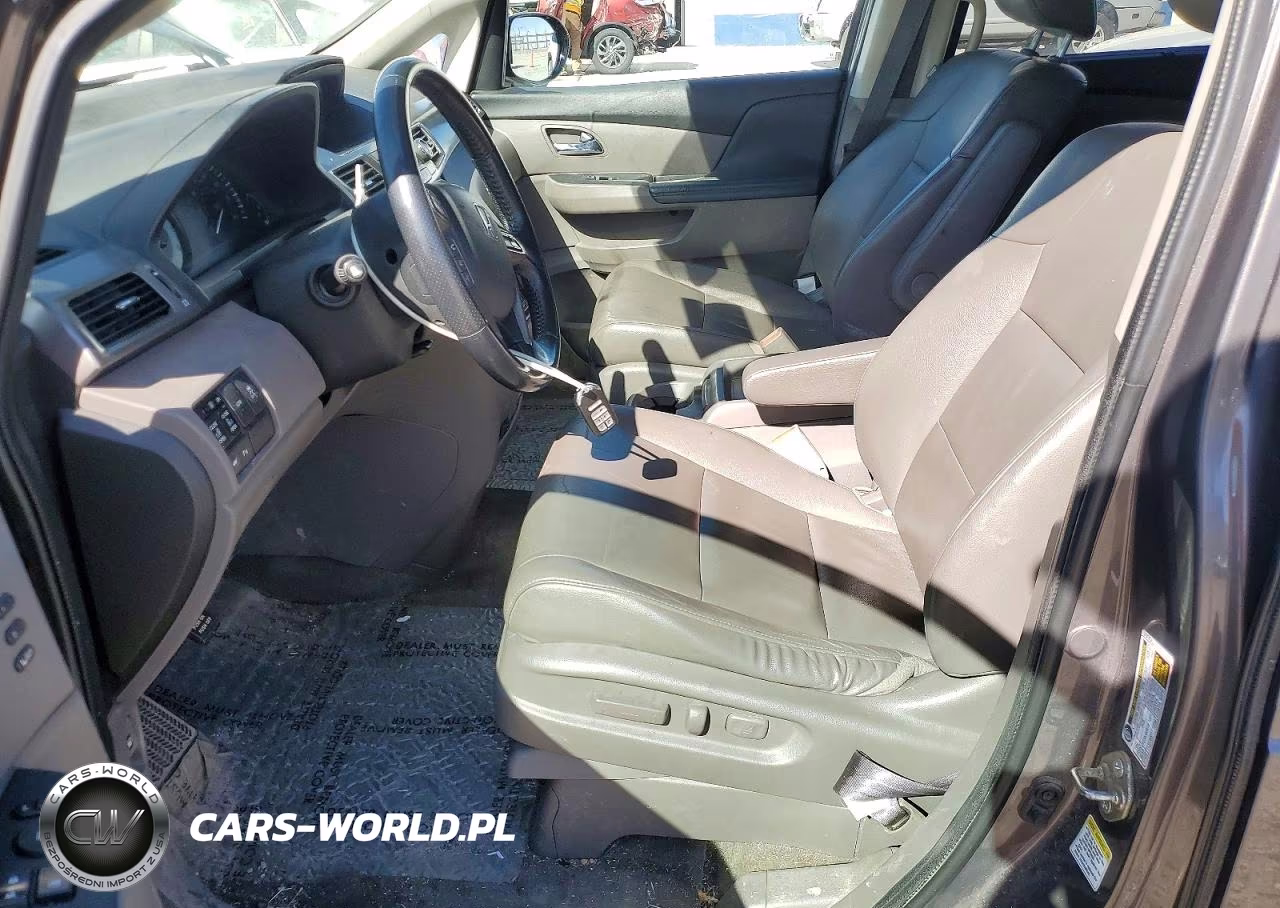 2016 Honda Odyssey Touring VIN:5FNRL5H95GB041623 - 7