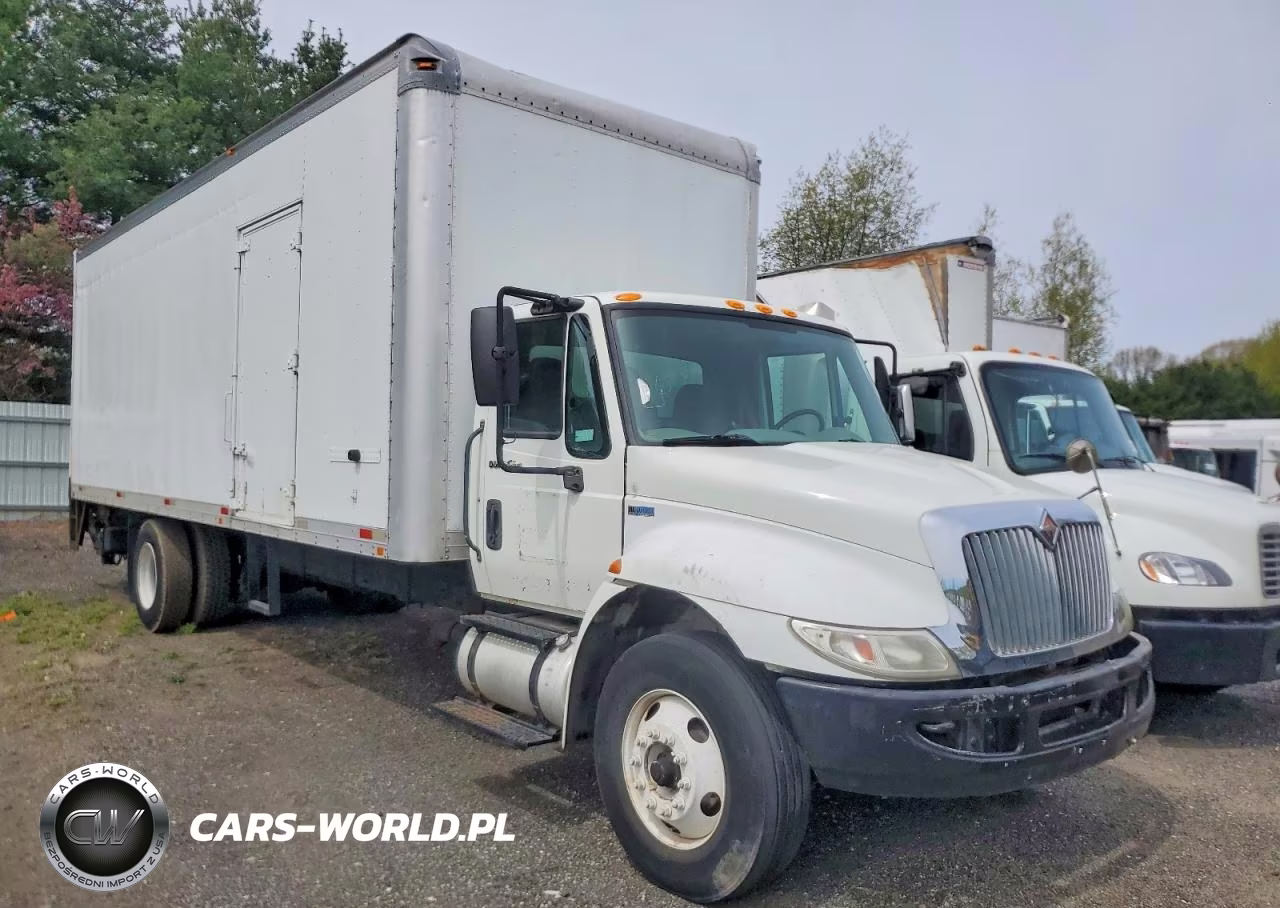 2013 International 4300 Box Truck