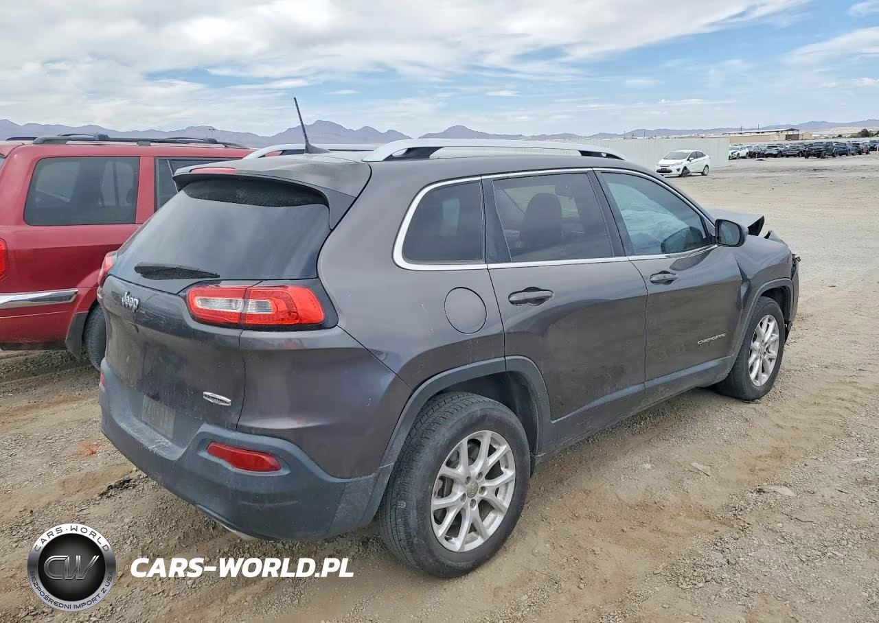 2018 Jeep Cherokee Latitude Plus VIN:1C4PJLLX6JD512734 - 3