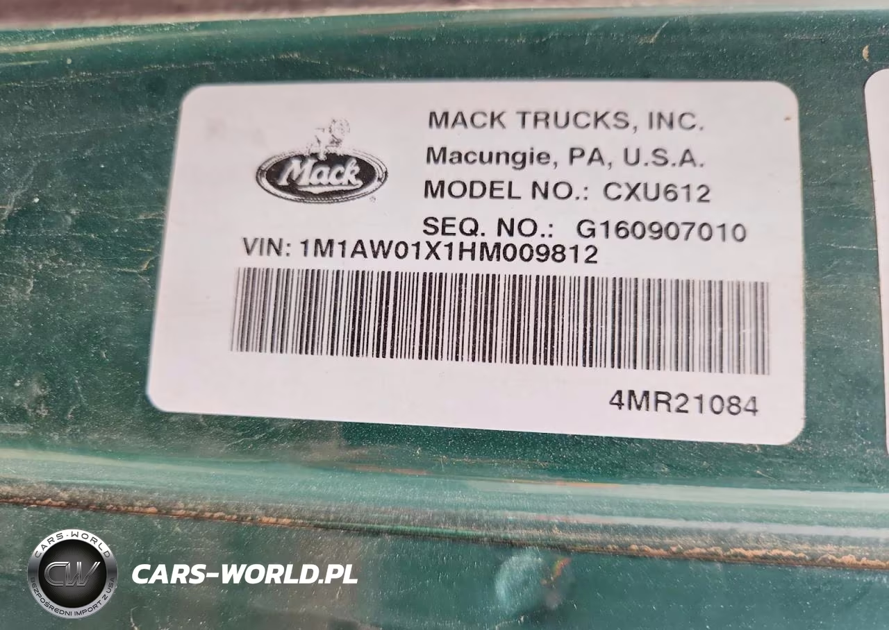 2017 Mack Cxu612 Semi Truck VIN:1M1AW01X1HM009812 - 10