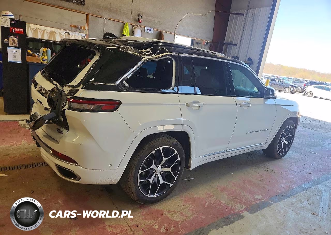 2023 Jeep Grand Cherokee Summit 4Xe VIN:1C4RJYE65P8802183 - 3