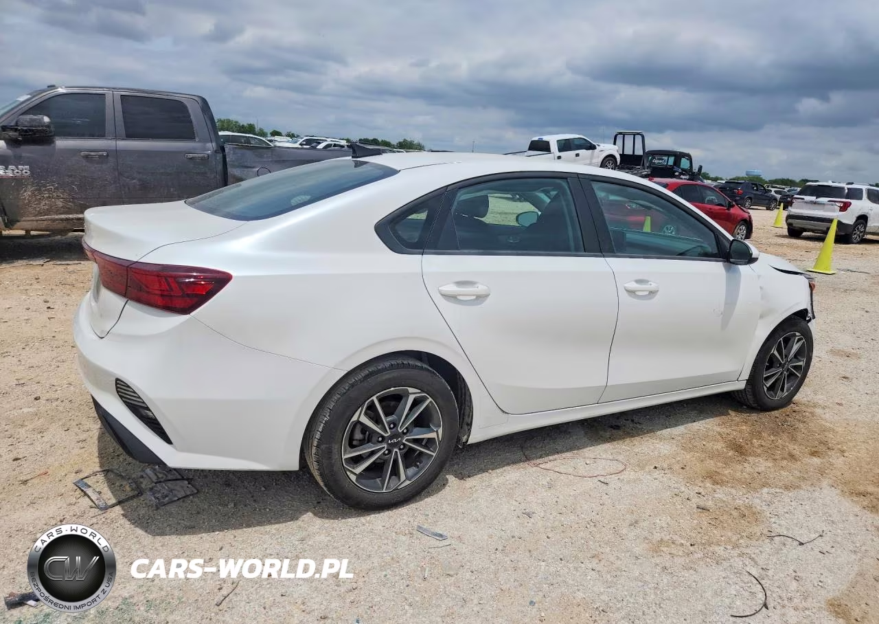 2024 Kia Forte Lxs VIN:3KPF24AD6RE768888 - 3