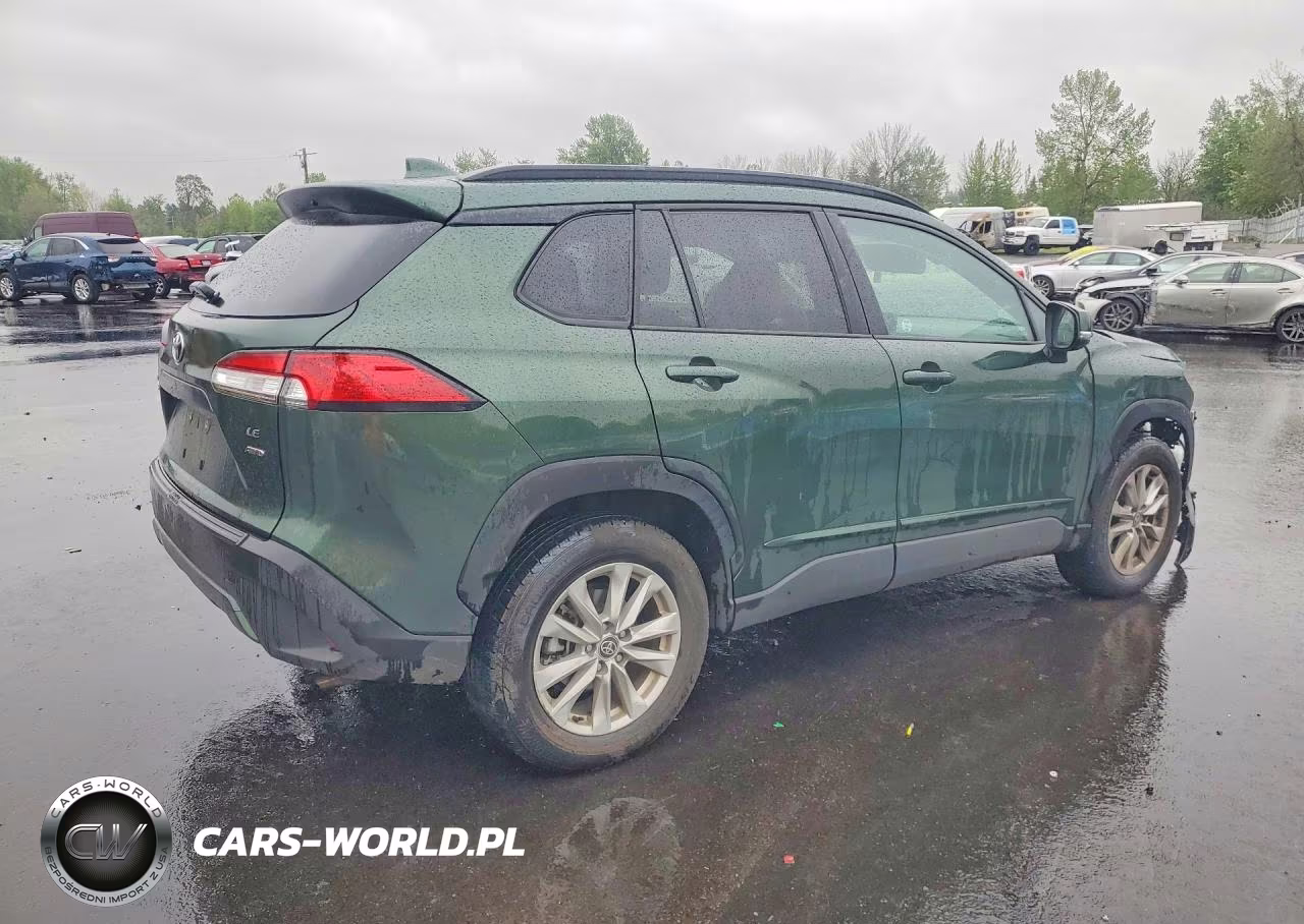 2022 Toyota Corolla Cross Le VIN:7MUBAABGXNV027755 - 3