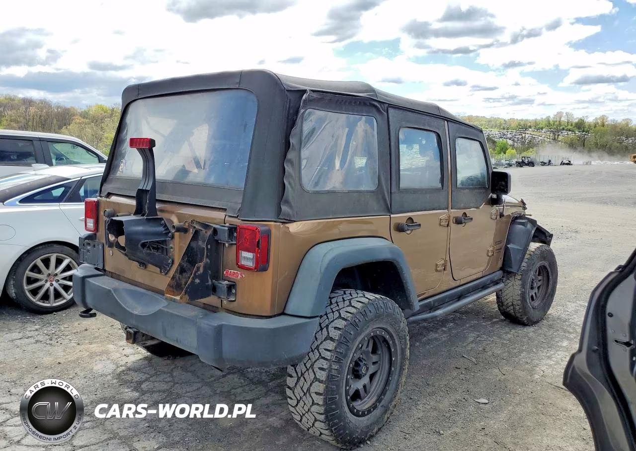 2015 Jeep Wrangler Unlimited Sport VIN:1C4BJWDG9FL640859 - 3