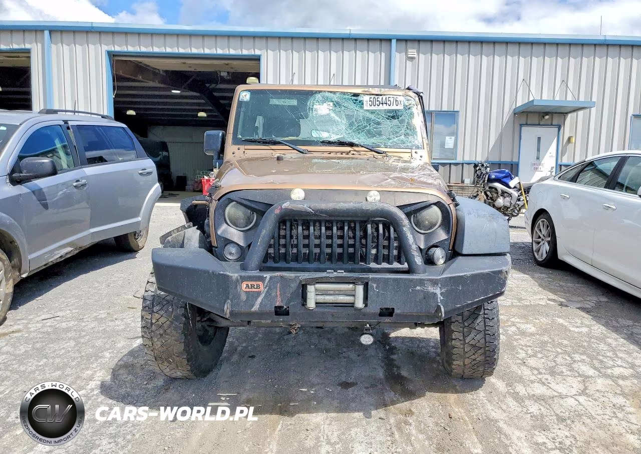2015 Jeep Wrangler Unlimited Sport VIN:1C4BJWDG9FL640859 - 5