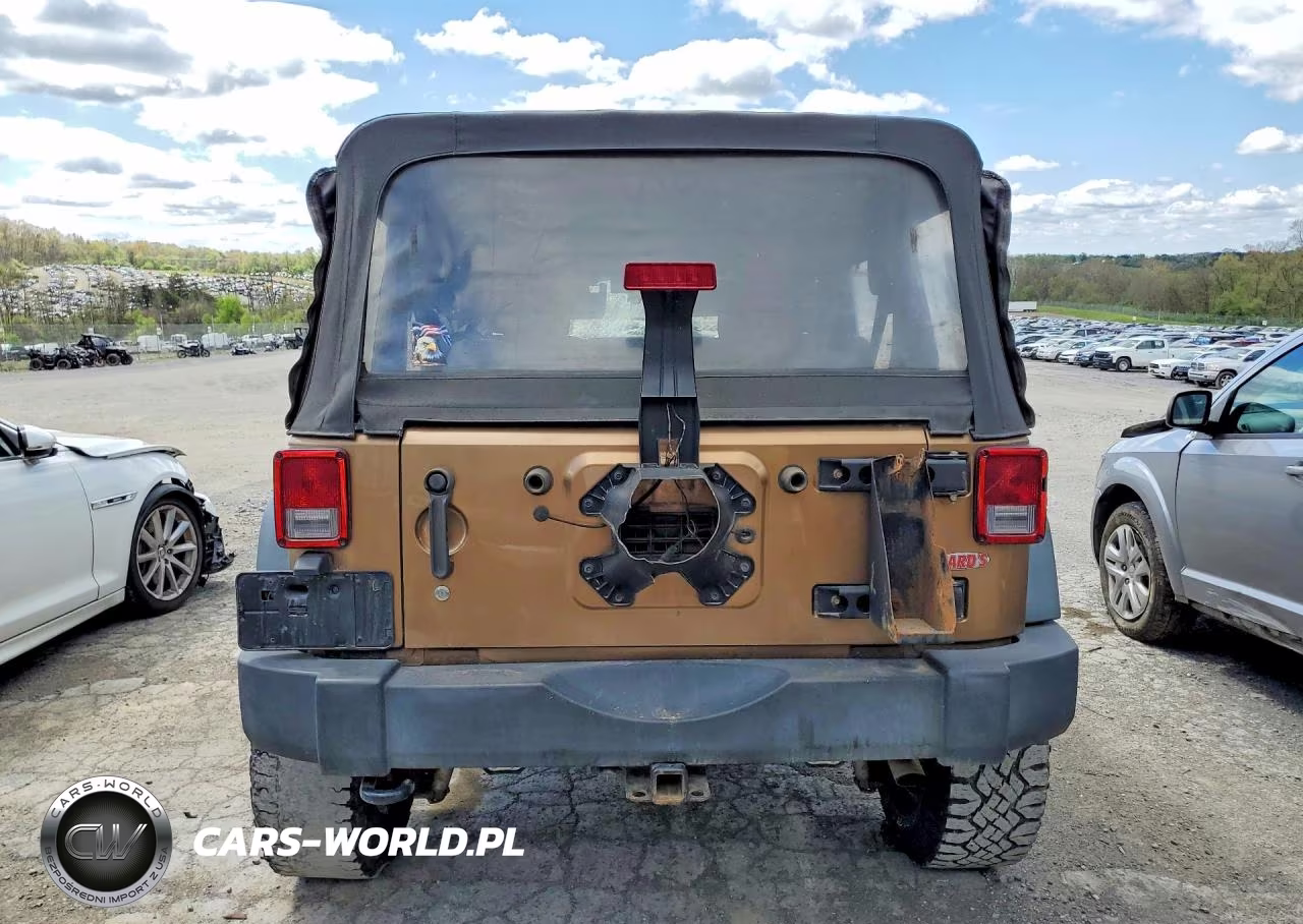 2015 Jeep Wrangler Unlimited Sport VIN:1C4BJWDG9FL640859 - 6