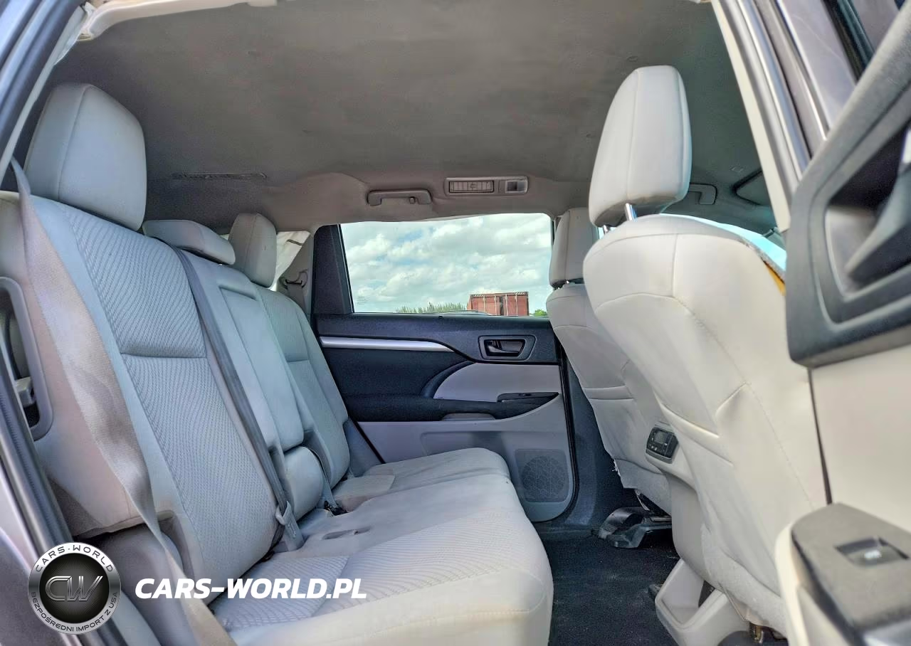 2019 Toyota Highlander Le VIN:5TDZARFH1KS043185 - 11