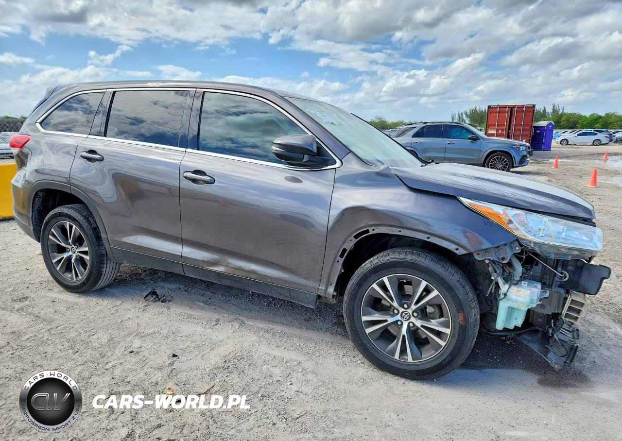 2019 Toyota Highlander Le VIN:5TDZARFH1KS043185 - 4