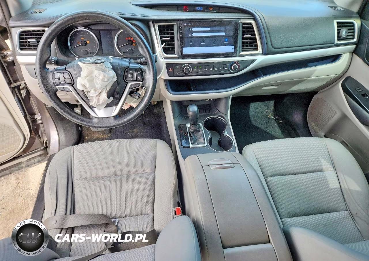 2019 Toyota Highlander Le VIN:5TDZARFH1KS043185 - 8