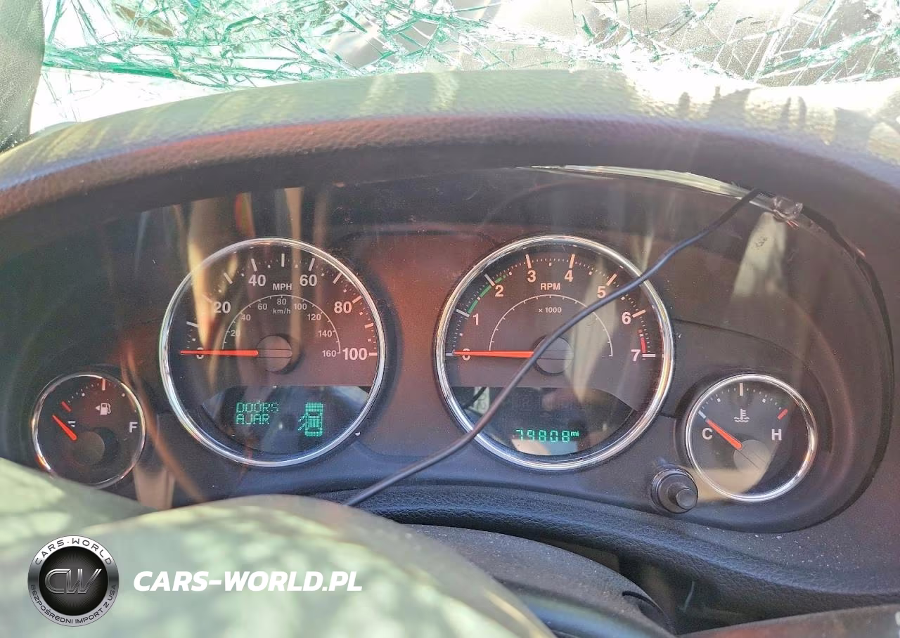 2018 Jeep Wrangler Unlimited Sahara VIN:1C4BJWEG6JL853968 - 9