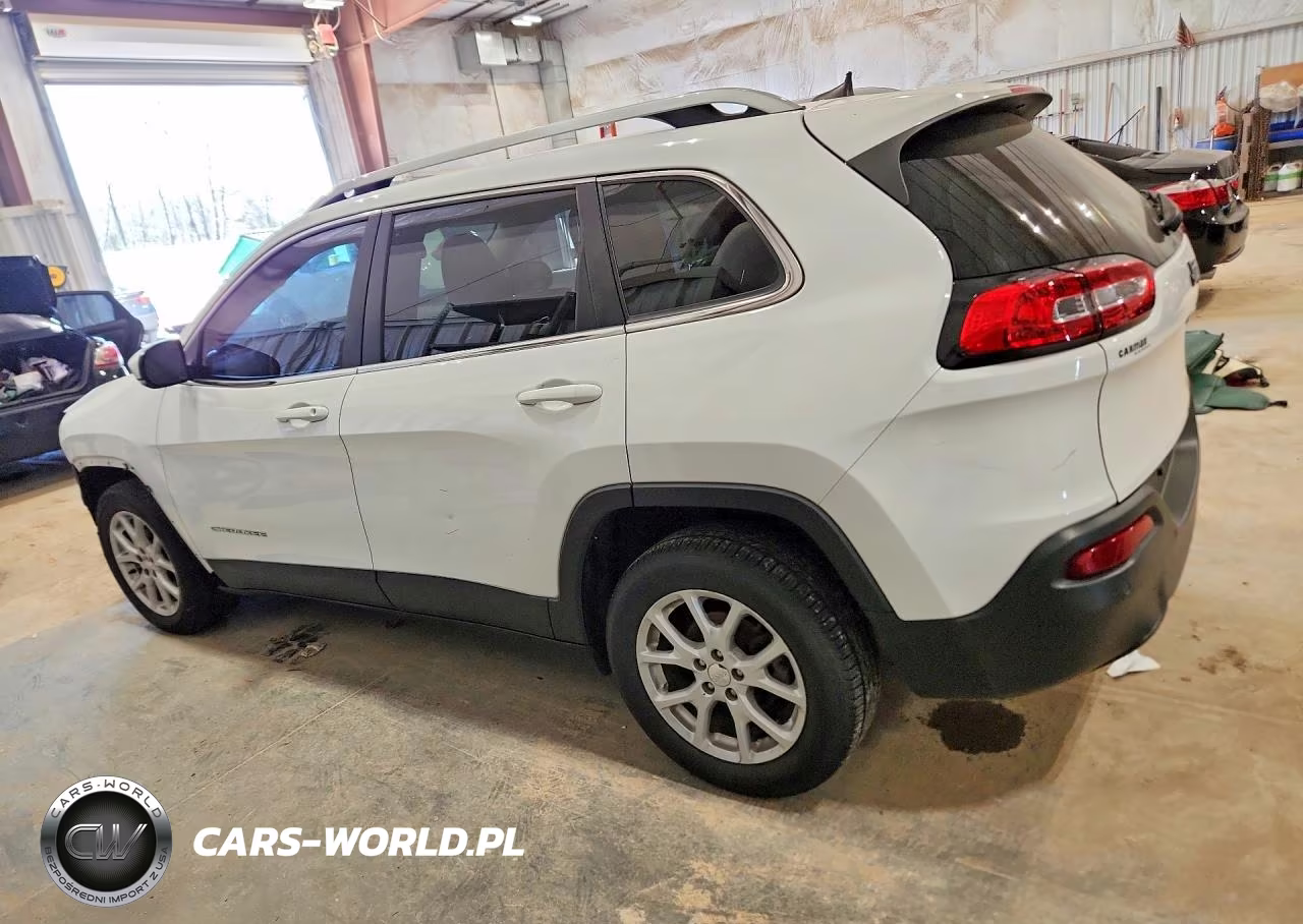 2017 Jeep Cherokee Latitude VIN:1C4PJLCB0HW586234 - 2