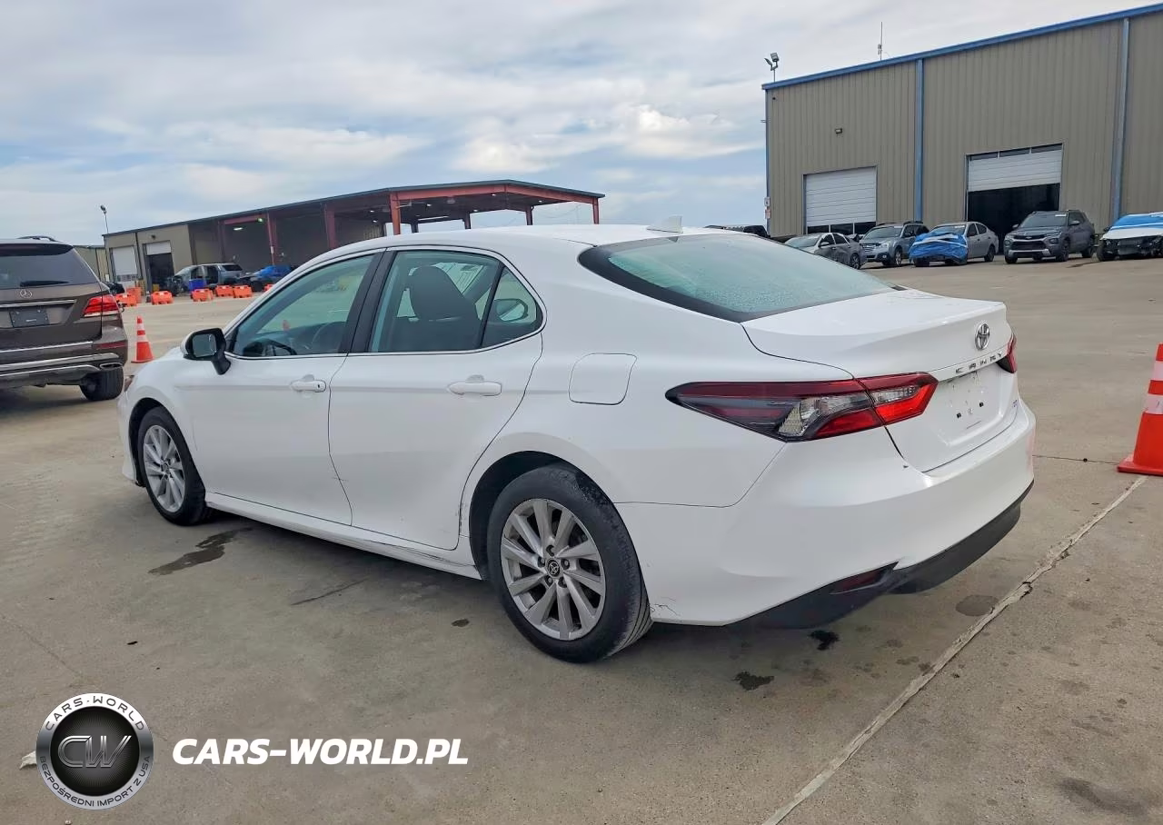 2022 Toyota Camry Le VIN:4T1C11AK0NU633044 - 2