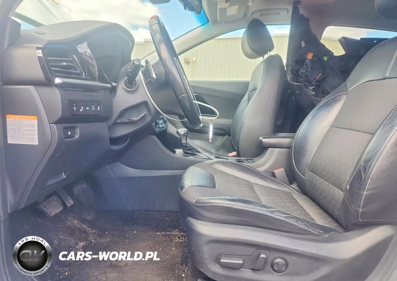 2020 Kia Niro Touring VIN:KNDCC3LC0L5429285 - 7