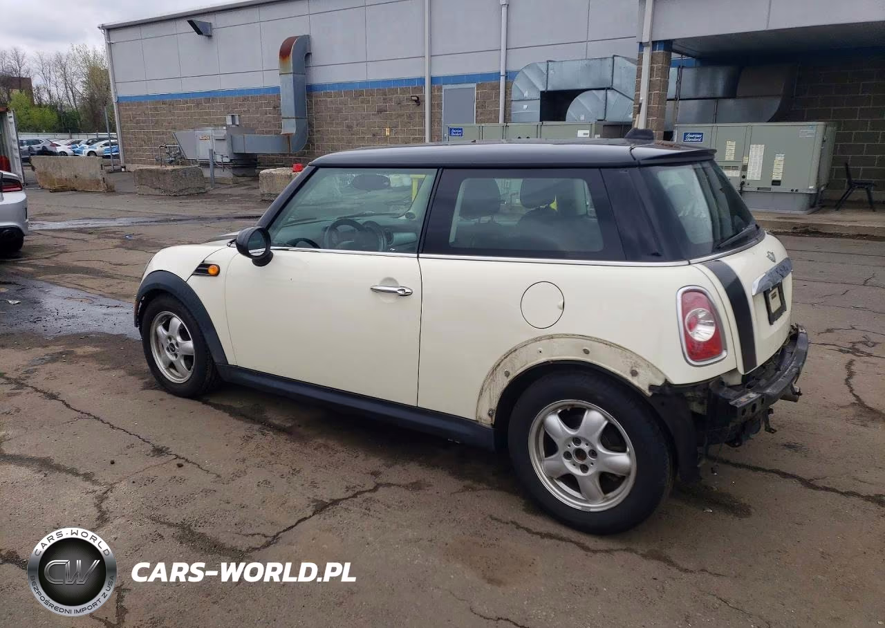 2011 Mini Cooper VIN:WMWSU3C50BT096555 - 2