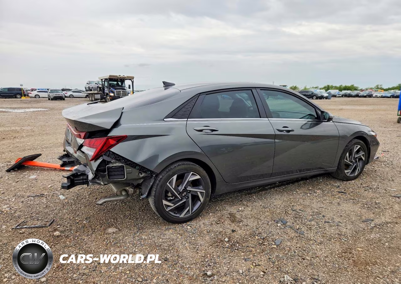 2025 Hyundai Elantra Limited VIN:KMHLN4DJXSU130013 - 3