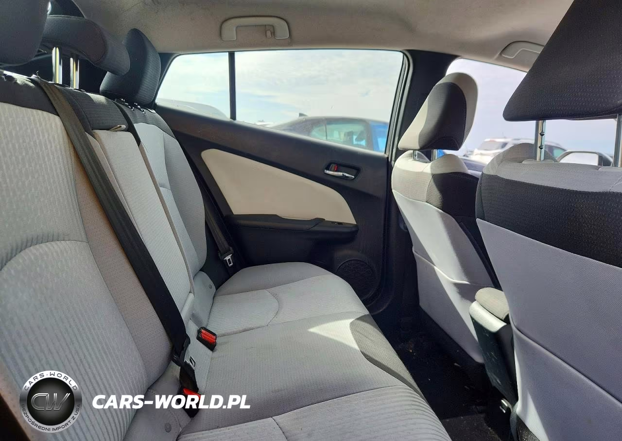 2016 Toyota Prius Two VIN:JTDKBRFUXG3005796 - 10
