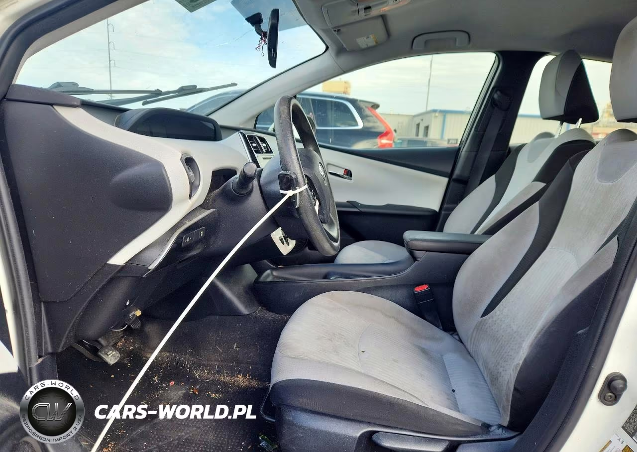 2016 Toyota Prius Two VIN:JTDKBRFUXG3005796 - 7