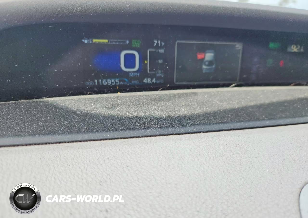 2016 Toyota Prius Two VIN:JTDKBRFUXG3005796 - 9