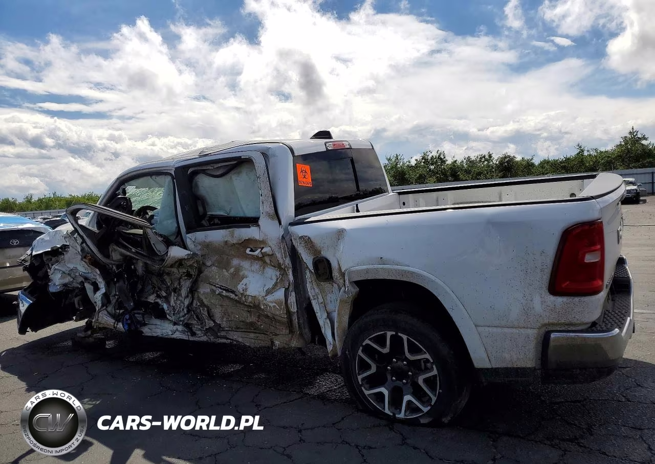 2025 Ram 1500 Laramie VIN:1C6SRFJP2SN567773 - 2