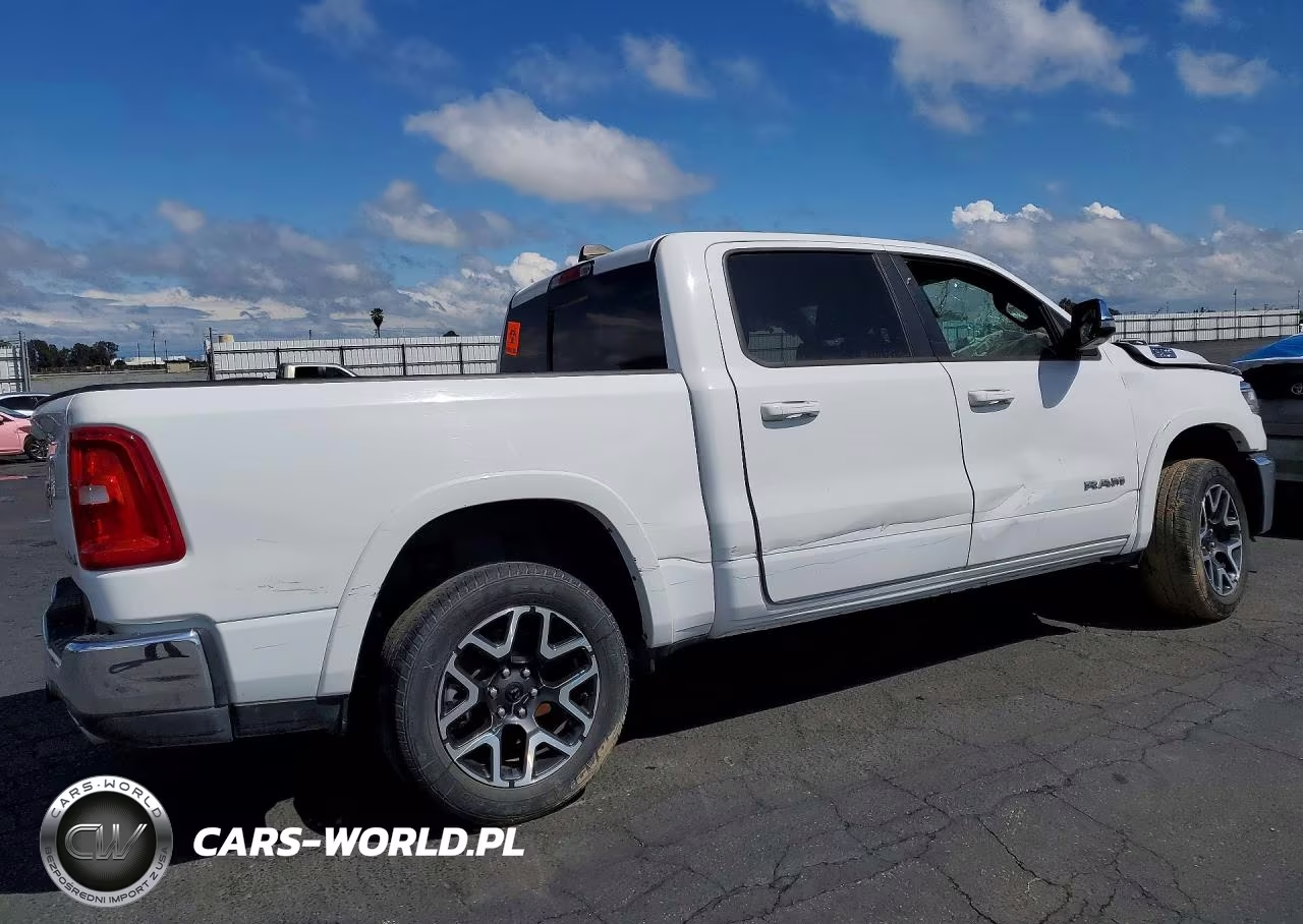 2025 Ram 1500 Laramie VIN:1C6SRFJP2SN567773 - 3