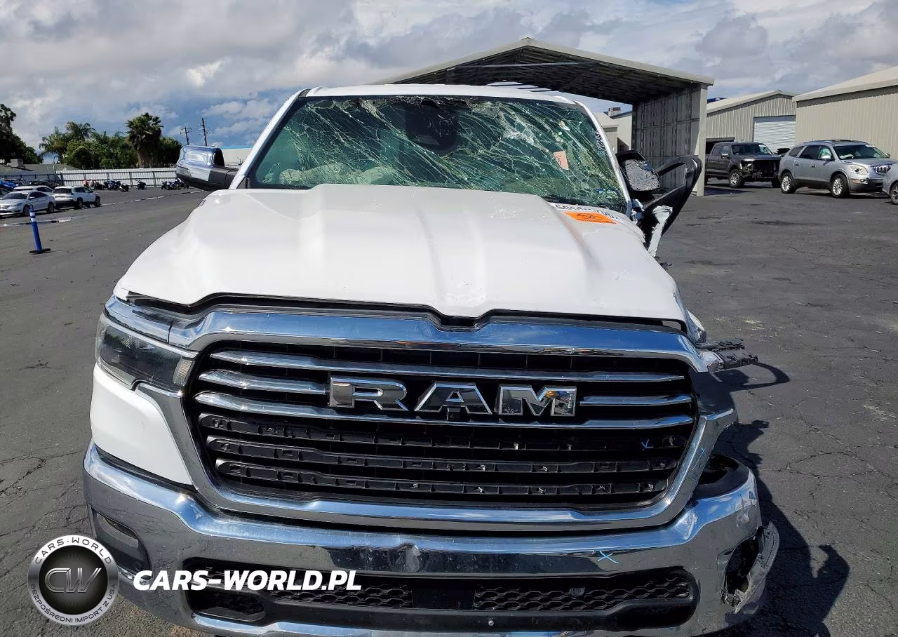 2025 Ram 1500 Laramie VIN:1C6SRFJP2SN567773 - 5