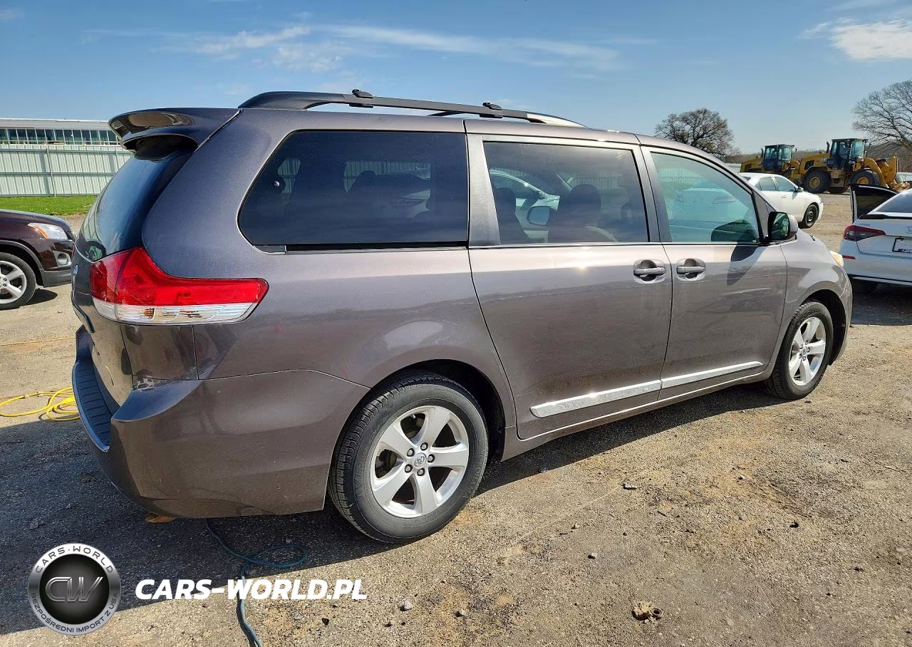 2013 Toyota Sienna Le VIN:5TDKK3DCXDS398703 - 3