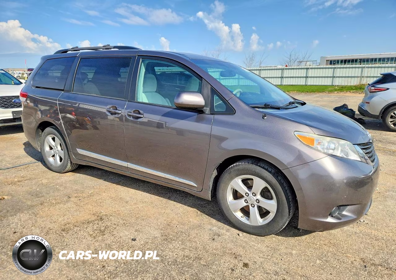 2013 Toyota Sienna Le VIN:5TDKK3DCXDS398703 - 4