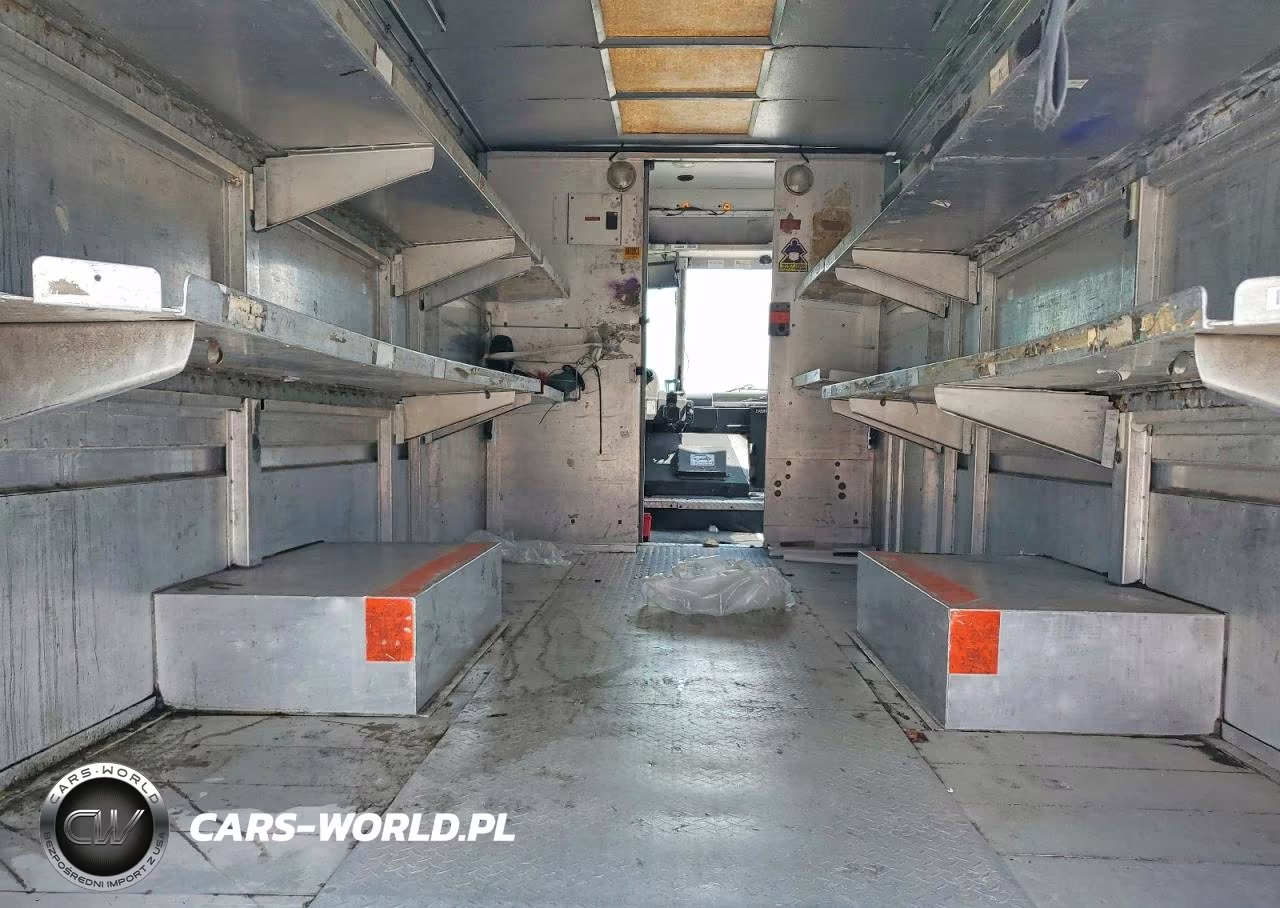 1998 Freightliner Chassis M - Delivery Truck VIN:4UZA4FF46WC990953 - 10