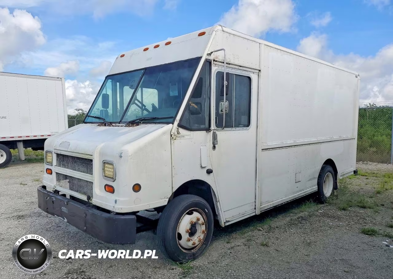 2000 Freightliner Chassis M - Box Truck