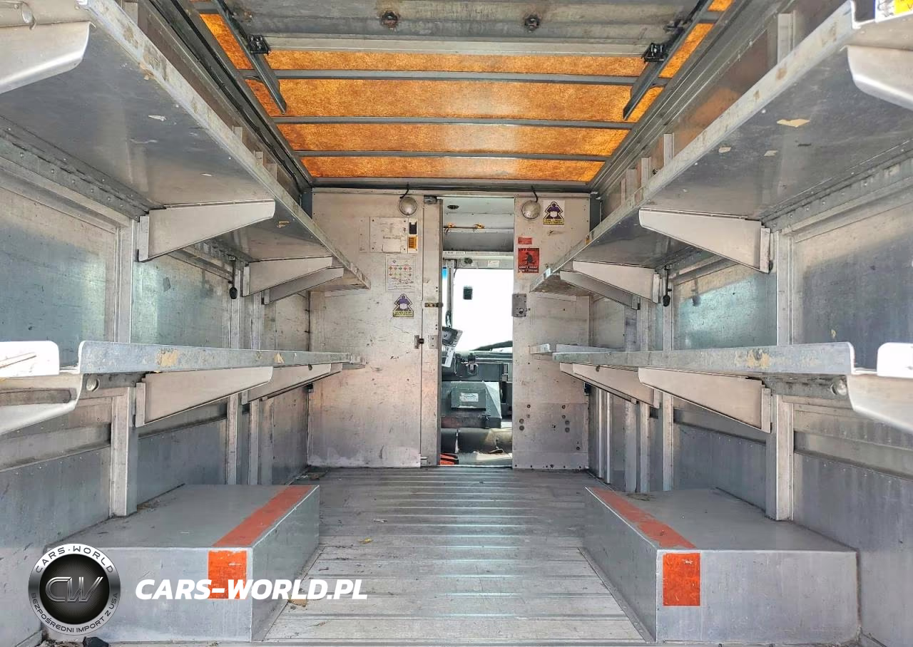 2000 Freightliner Chassis M - Box Truck VIN:4UZA4FA46YCF82045 - 10