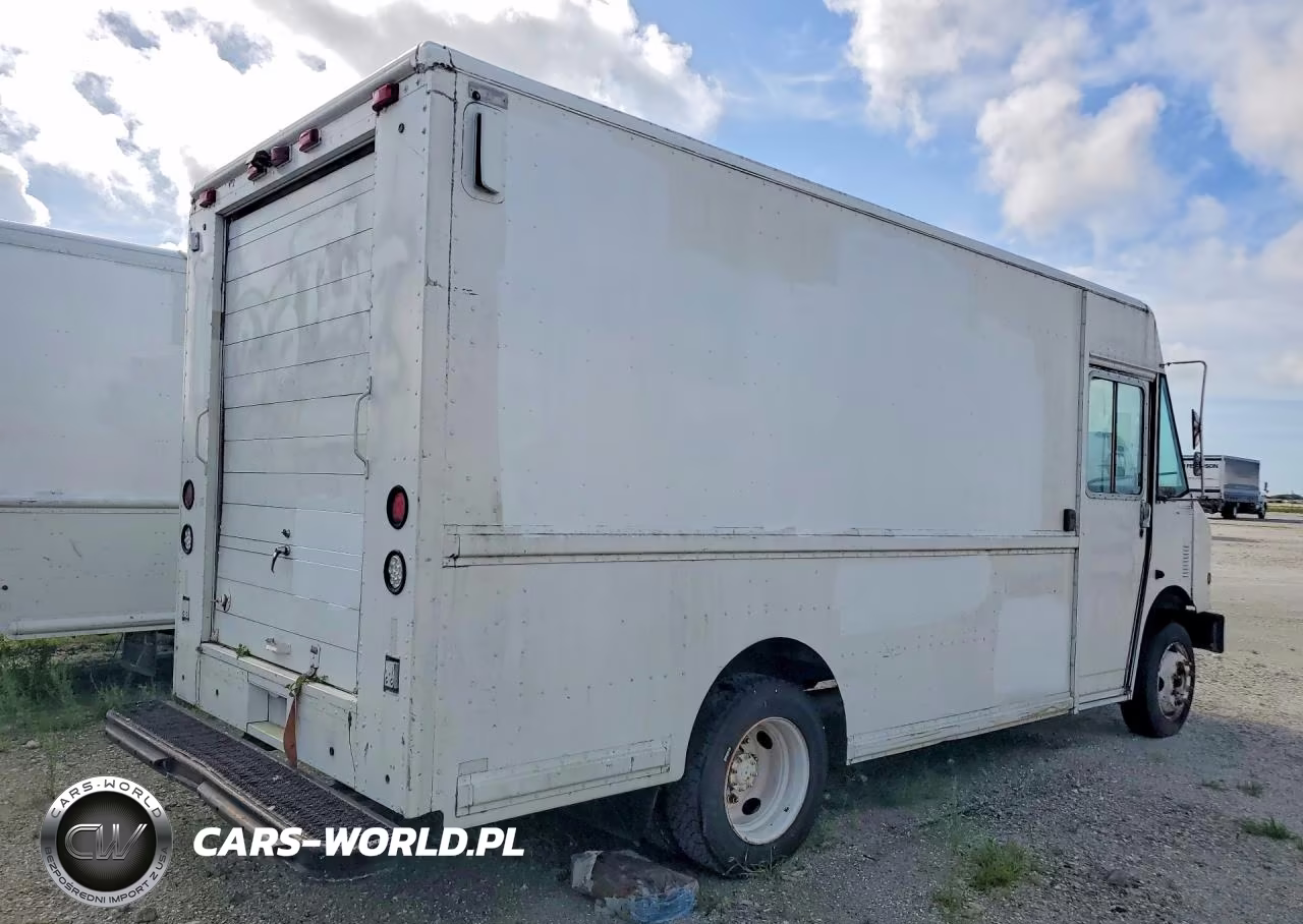 2000 Freightliner Chassis M - Box Truck VIN:4UZA4FA46YCF82045 - 3