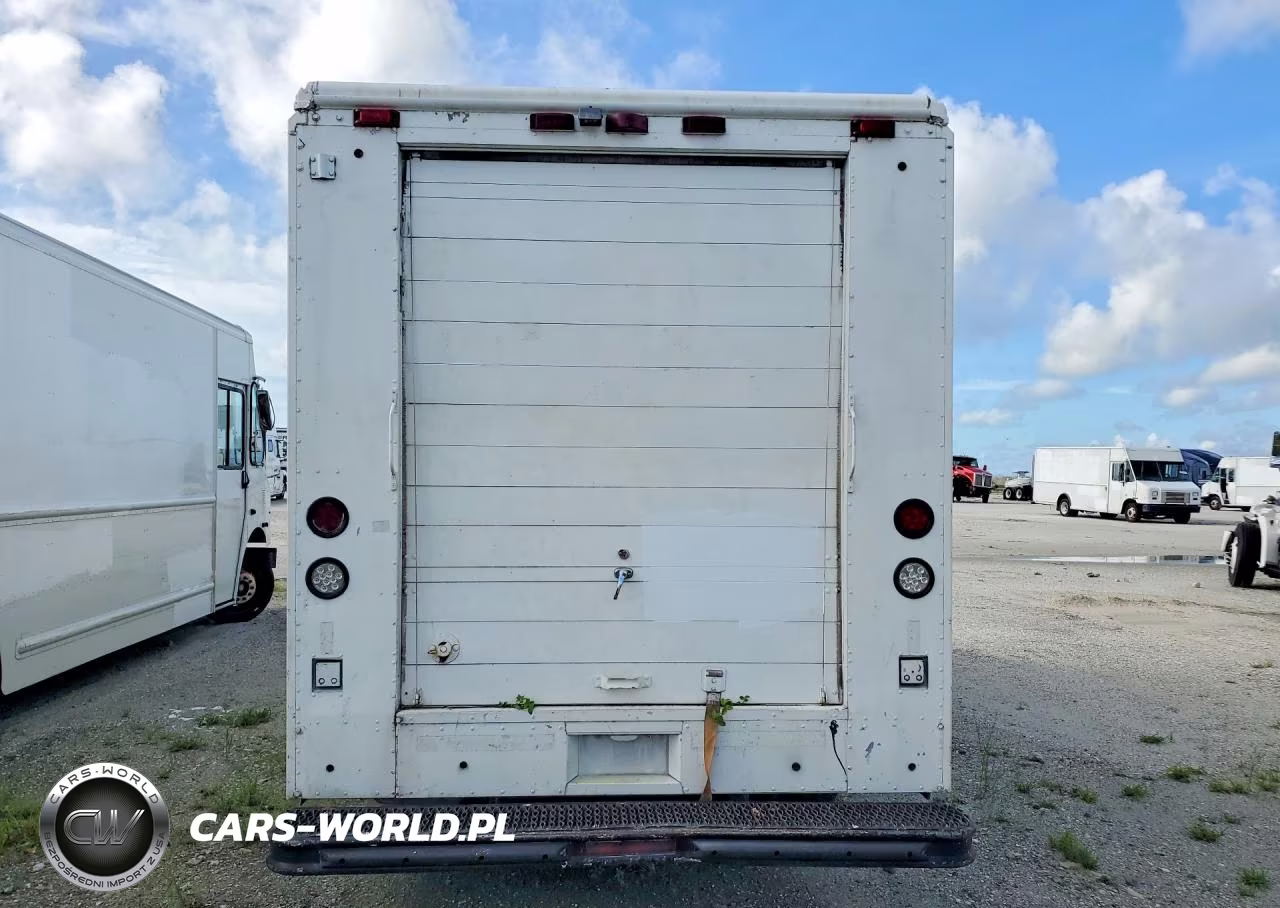 2000 Freightliner Chassis M - Box Truck VIN:4UZA4FA46YCF82045 - 6