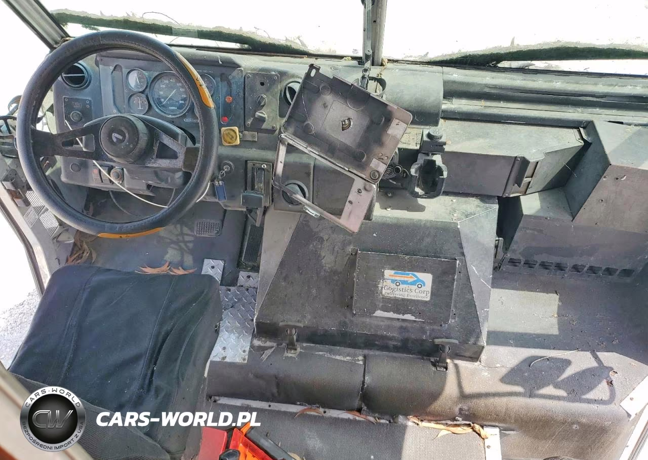 2000 Freightliner Chassis M - Box Truck VIN:4UZA4FA46YCF82045 - 8