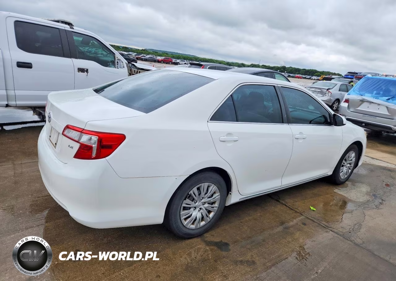 2014 Toyota Camry Le VIN:4T4BF1FKXER385011 - 3