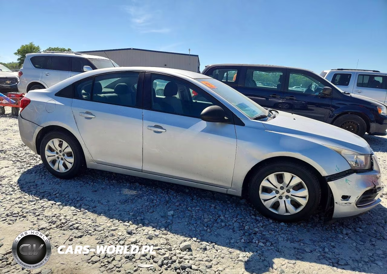 2015 Chevrolet Cruze Ls VIN:1G1PA5SHXF7267067 - 4