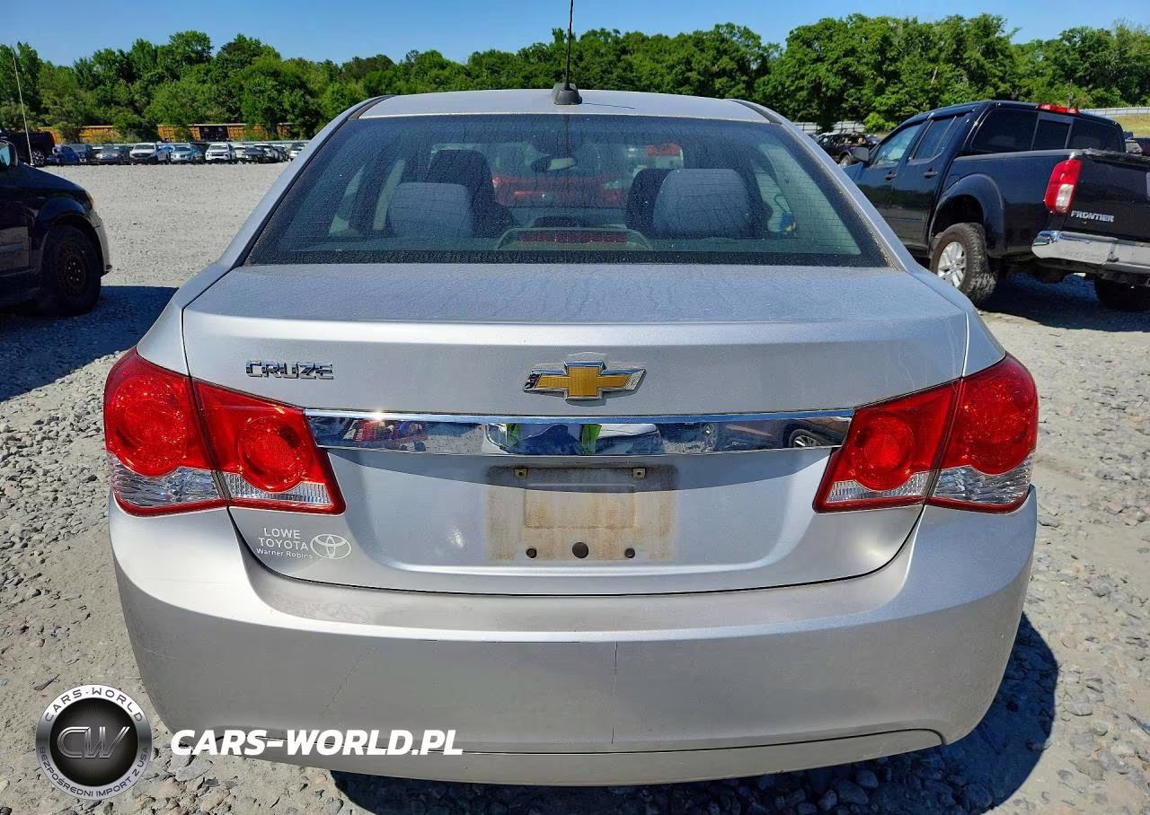 2015 Chevrolet Cruze Ls VIN:1G1PA5SHXF7267067 - 6