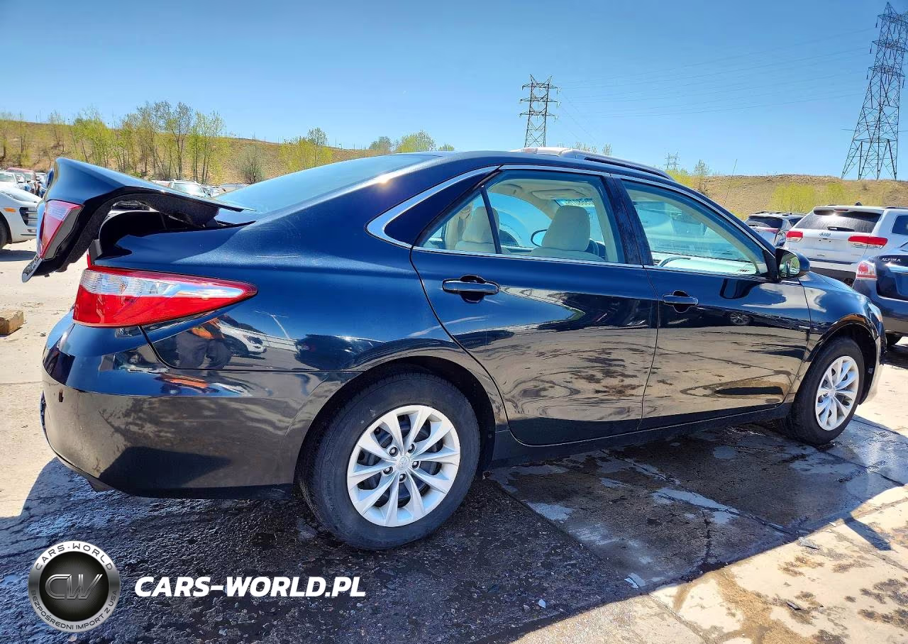 2017 Toyota Camry Le VIN:4T1BF1FK8HU786233 - 3