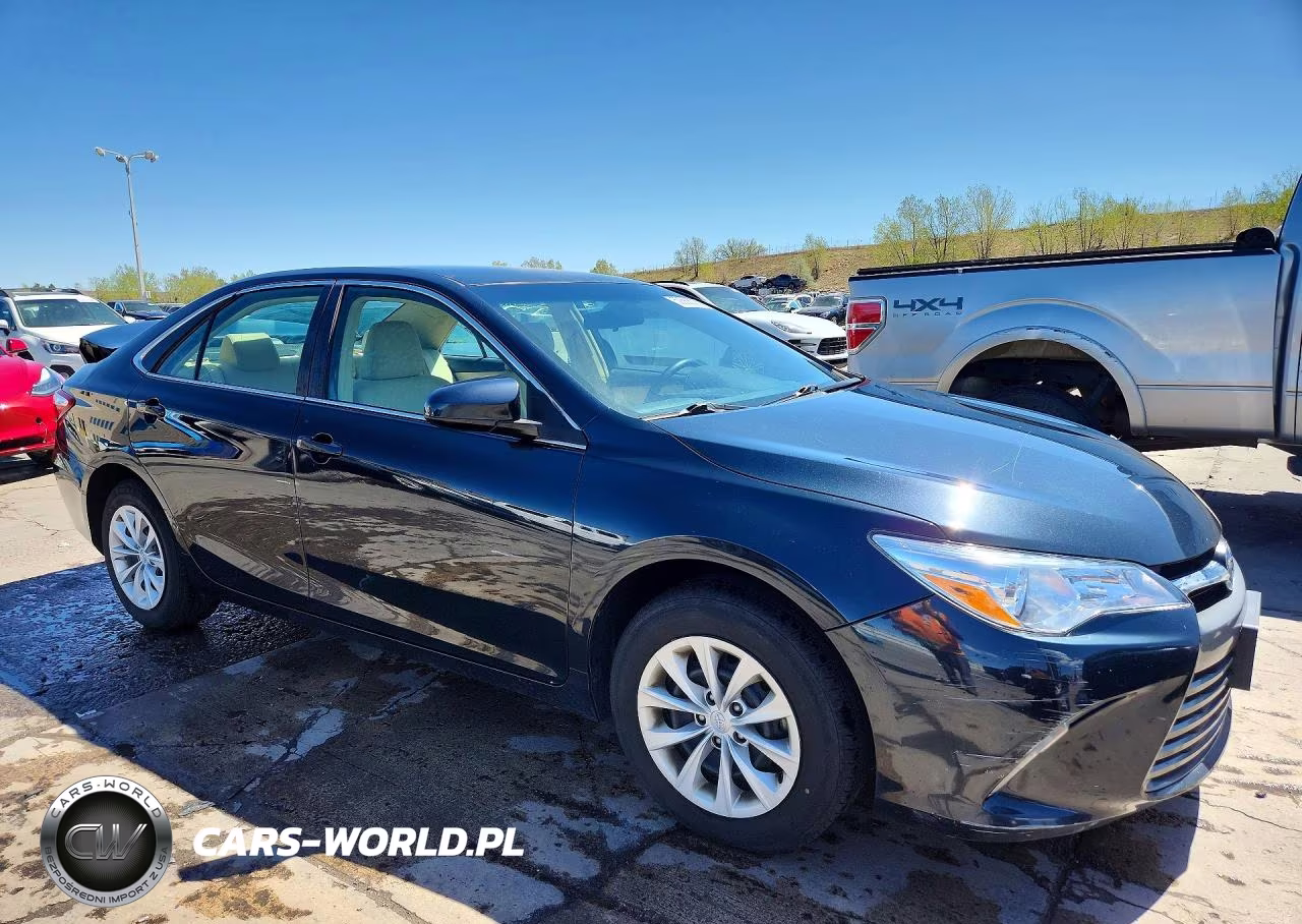 2017 Toyota Camry Le VIN:4T1BF1FK8HU786233 - 4