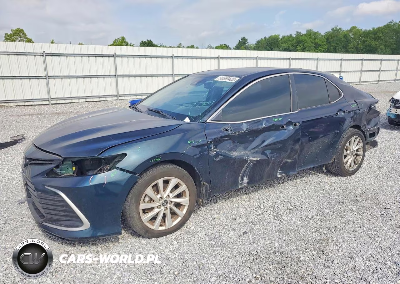 2021 Toyota Camry Le – zdjęcie 1 z 13