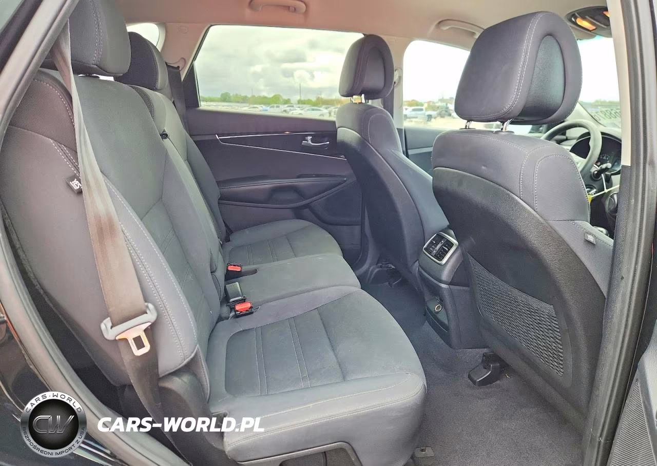 2016 Kia Sorento L VIN:5XYPG4A31GG185903 - 10